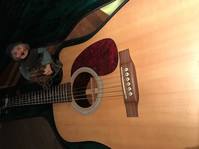 Akustisk Guitar og ukulele Vissenbjerg.